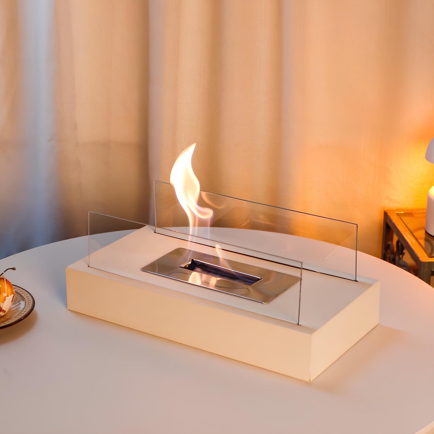 Tragbare Tischlampe mit realistischer Flamme