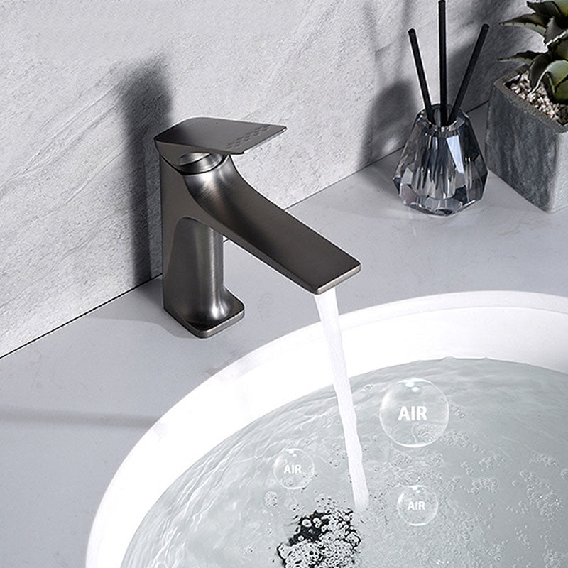 Stilvoller Badezimmer-Wasserhahn, moderner Waschbeckenhahn