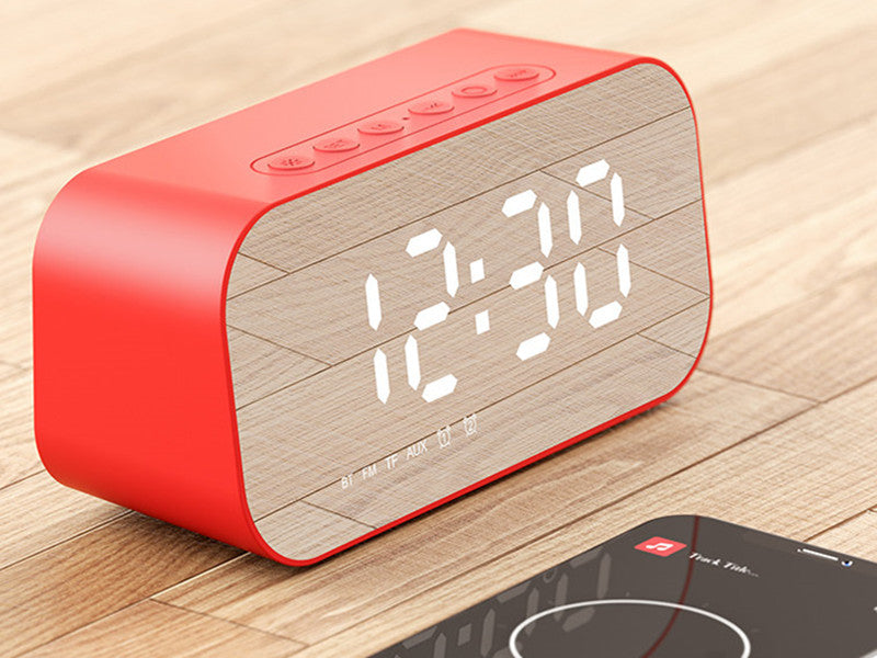 Kompakter Bluetooth-Lautsprecher mit Subwoofer und Uhr