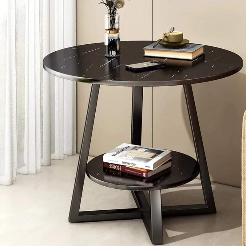 Kleiner Couchtisch in Marmoroptik