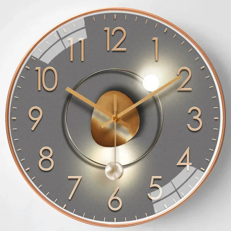 Leise traditionelle Wanduhr