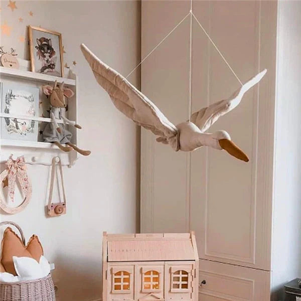 Wunderschöne Wanddekoration mit Babyschwan