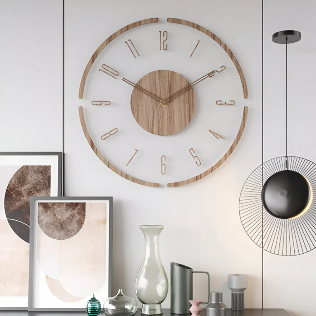 Ruhige moderne Wanduhr aus Holz