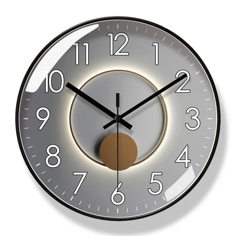 Einfache skandinavische Wanduhr