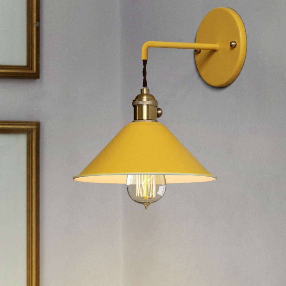 Mehrfarbige Wandleuchten im Retro-Stil