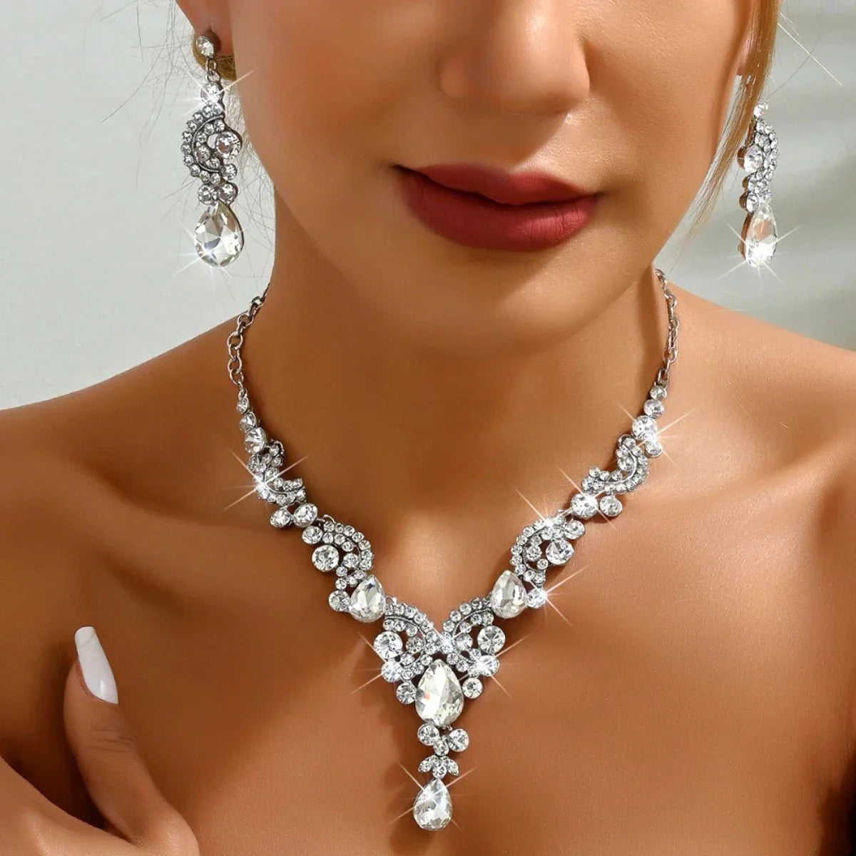 Round Cut Diamond Glam Jewelry Set - Halri