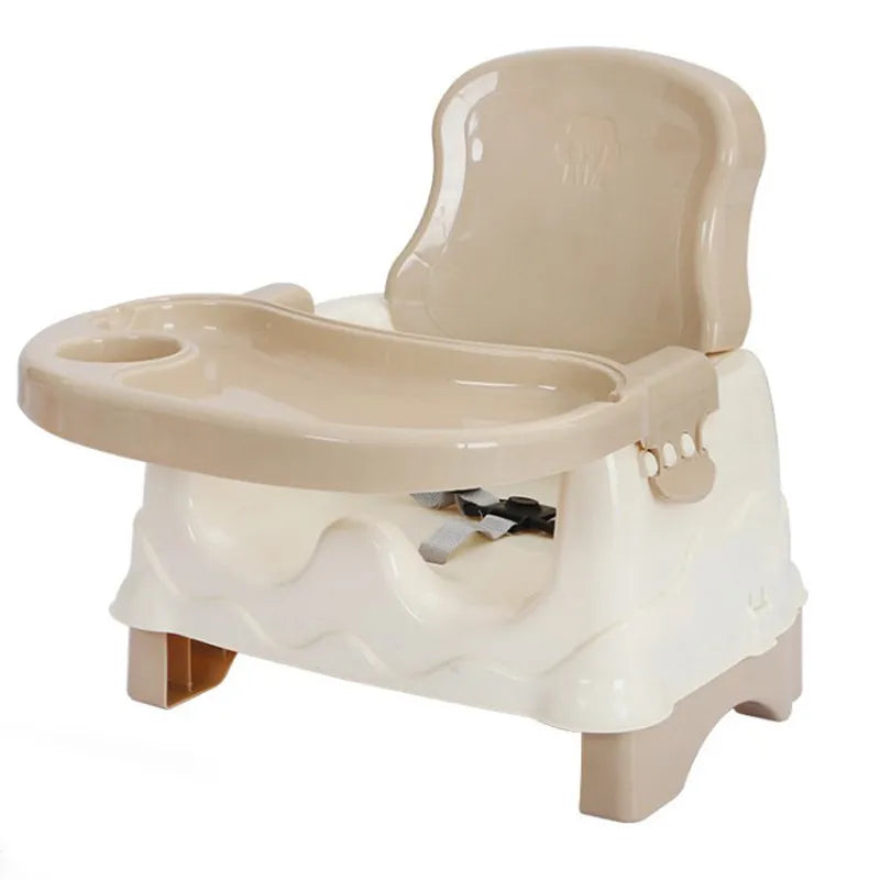 Praktischer Baby-Essstuhl mit Tablett und Gurt