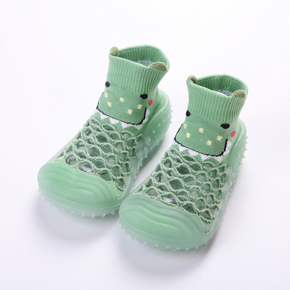 Niedliche Babysocken mit Tiermuster