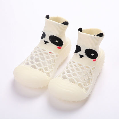 Niedliche Babysocken mit Tiermuster