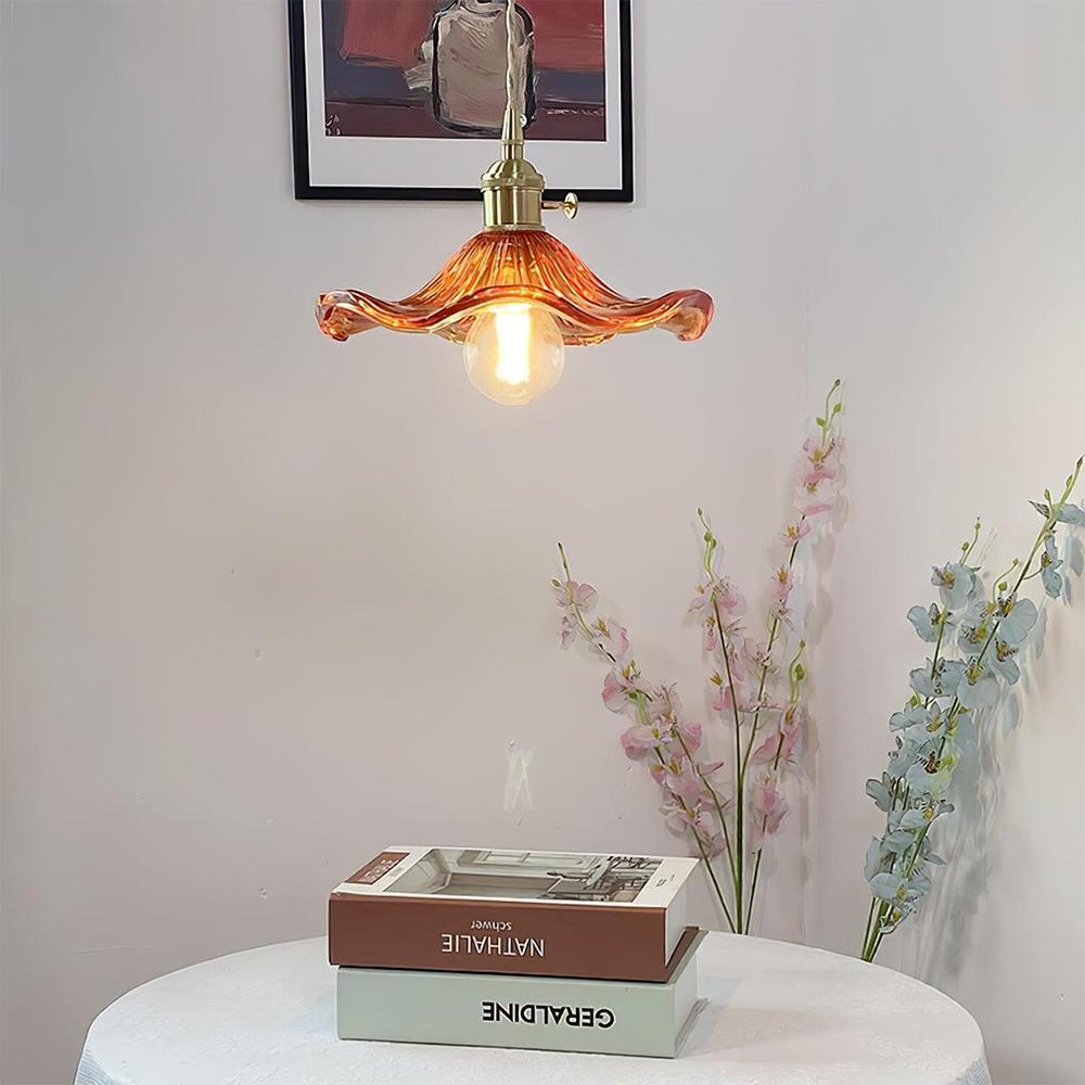 Wunderschöne Tischlampe mit Blumenmuster