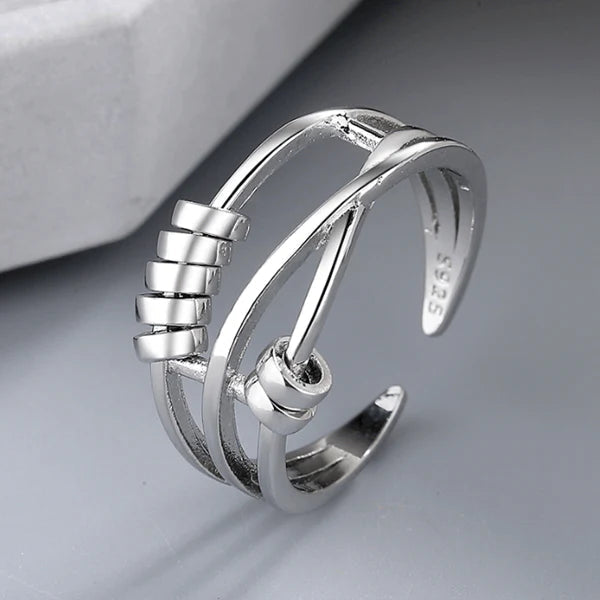 Entspannender Stressabbau-Ring als Accessoire