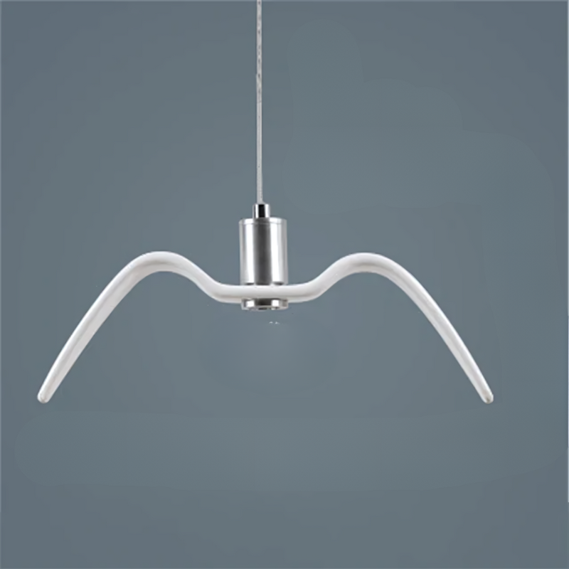 Elegante LED-Deckenleuchte im Flügeldesign
