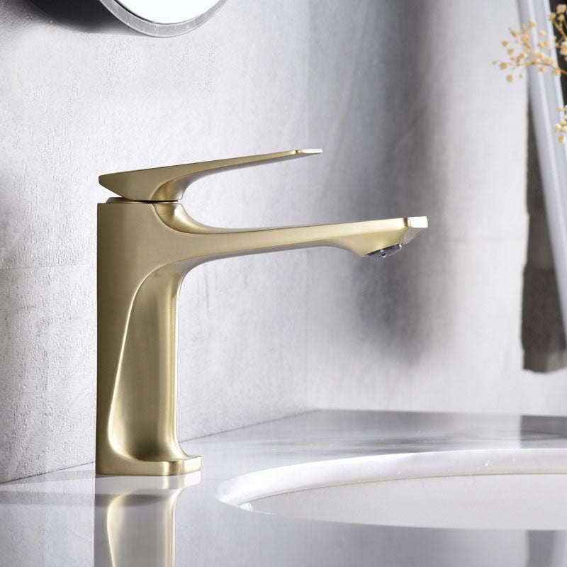 Stilvoller Badezimmer-Wasserhahn, moderner Waschbeckenhahn 