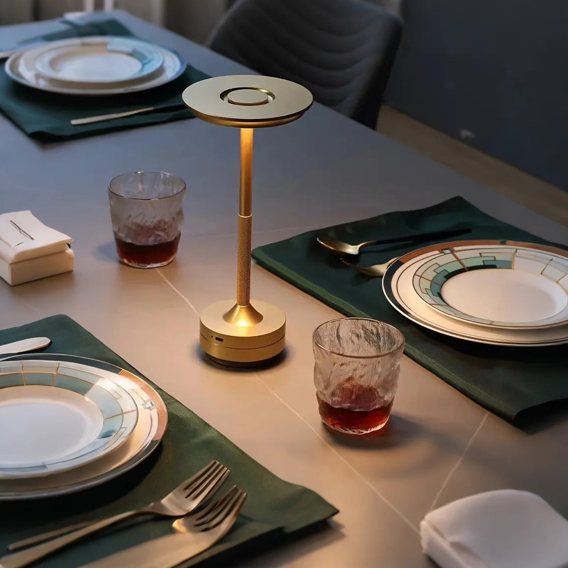 Stylish Wireless Desk Light Lamp - Halri