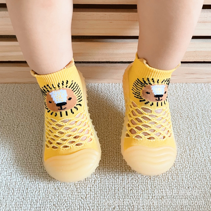 Niedliche Babysocken mit Tiermuster