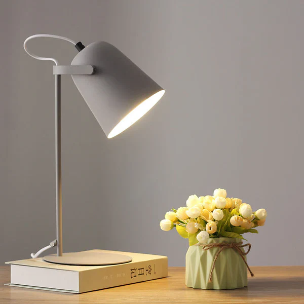 Rustikale, farbenfrohe Schreibtisch-Tischlampe aus Metall