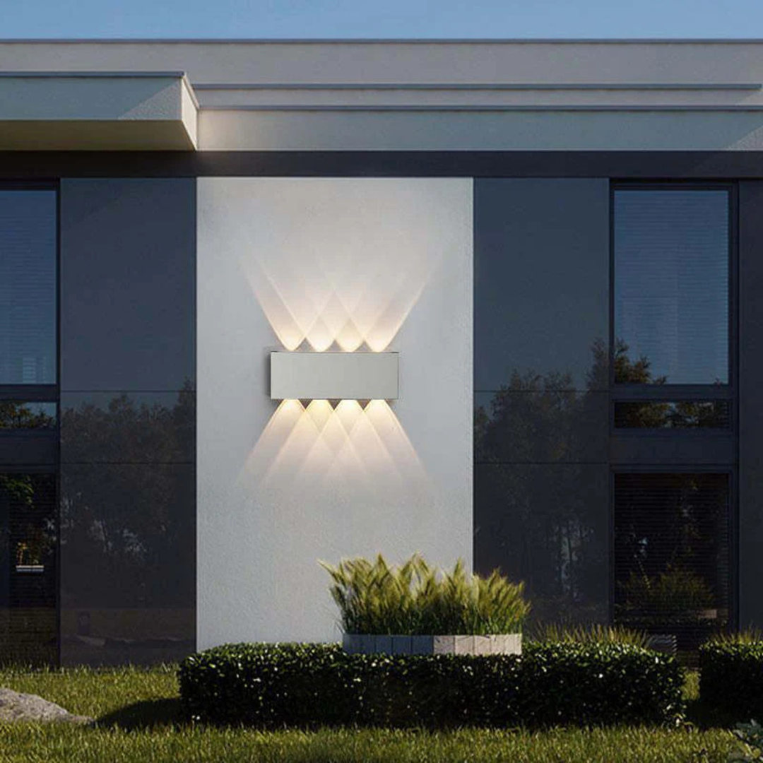 Helle LED-Außenwandleuchte