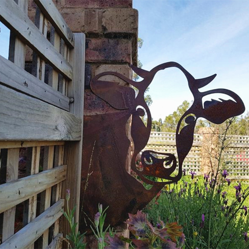 Rustikale Gartendekoration aus Metall im Landhausstil