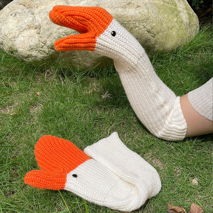 Skurrile Strickhandschuhe mit Entenmotiv