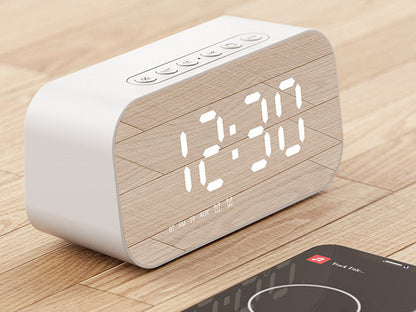Kompakter Bluetooth-Lautsprecher mit Subwoofer und Uhr