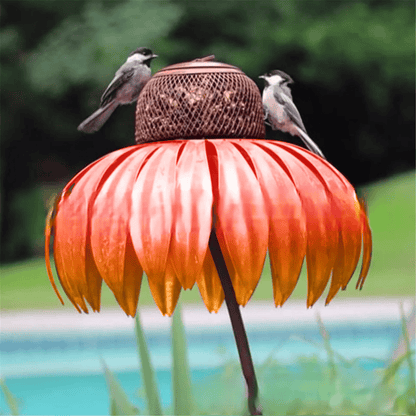 Rustikales Vogelhäuschen aus Metall mit Blumenmuster