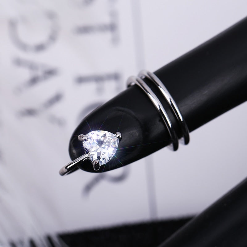 Schmale, kantige Stapelringe aus Metall