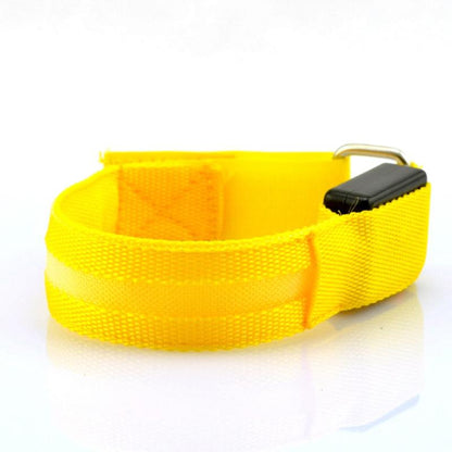 Sichtbares LED-Armband für mehr Sicherheit beim Laufen in der Nacht