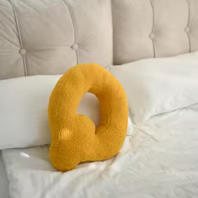Buntes Alphabet-Kissen als Dekoration