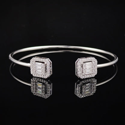 Wunderschönes verstellbares Armreifarmband in Schmetterlingsform aus Silber