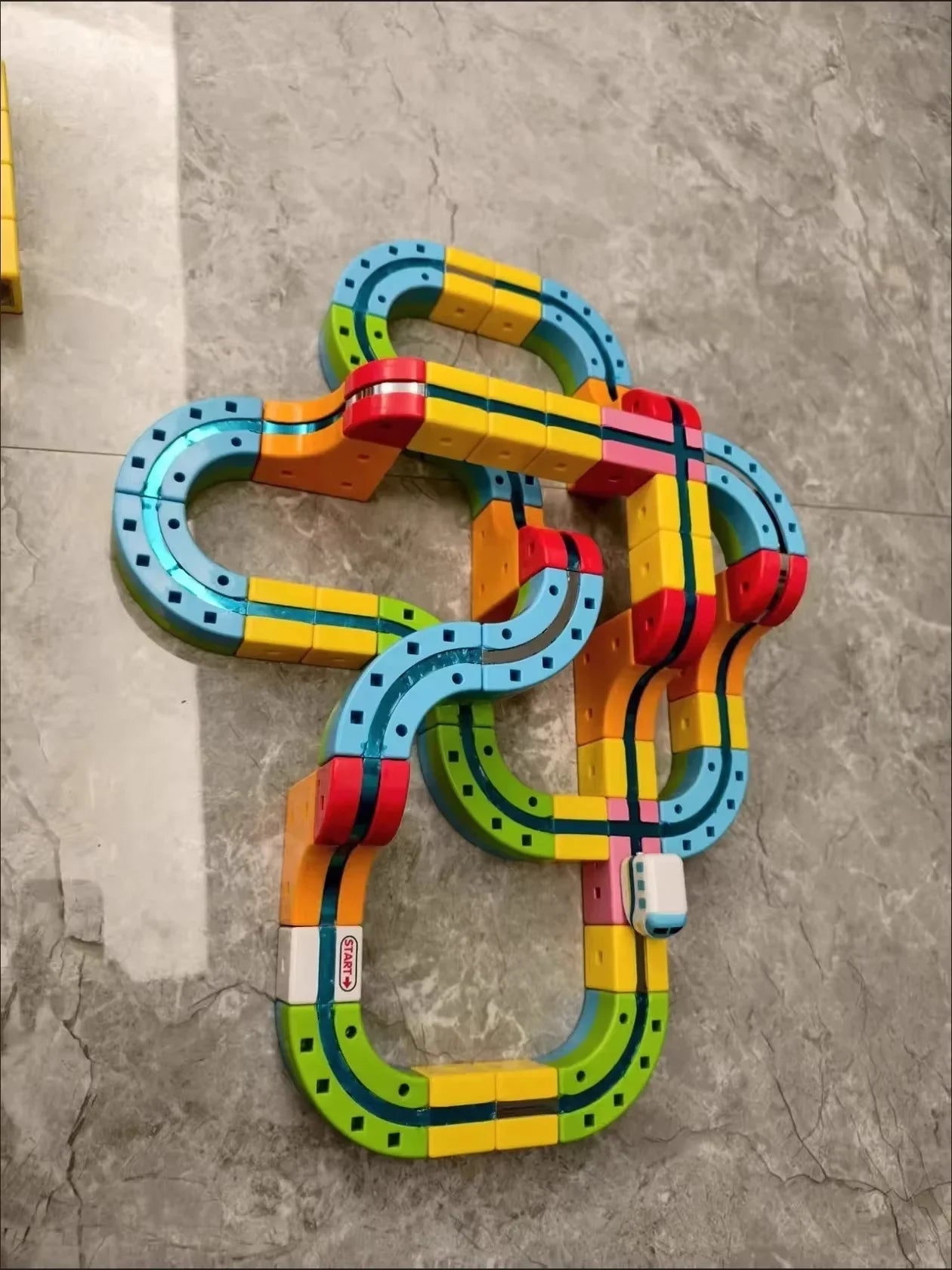 Ultimate Building Racing Track Set – 51/81 Piece Kit
