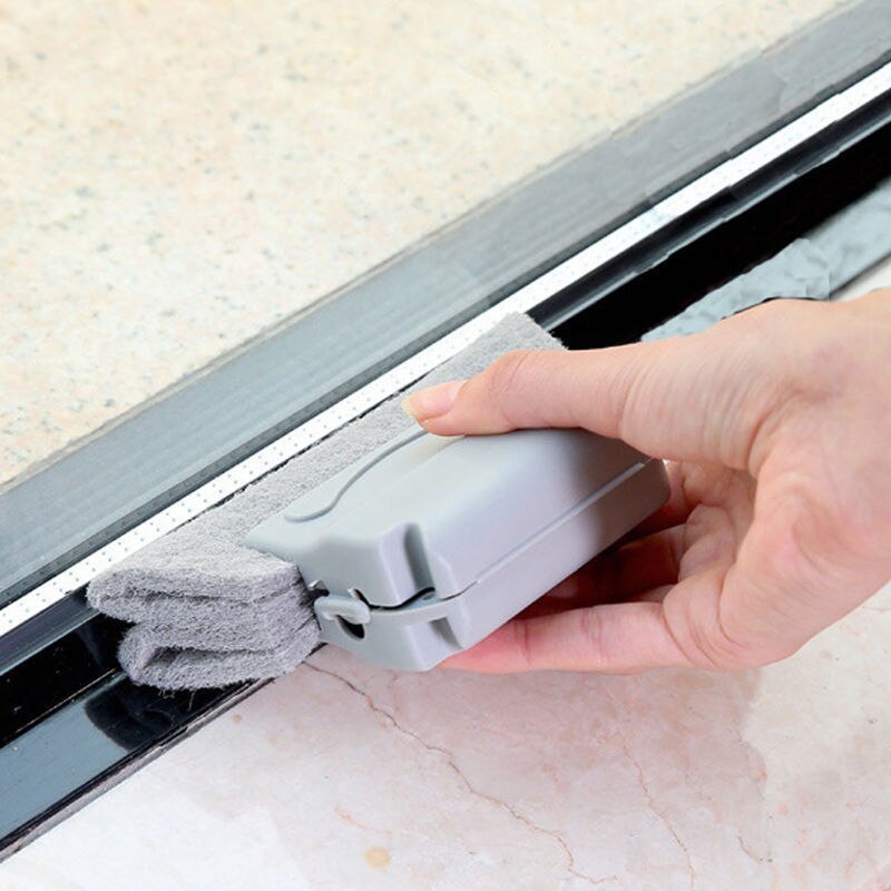 Praktisches Bürstenwerkzeug zur Reinigung von Fensterdichtungsspalten