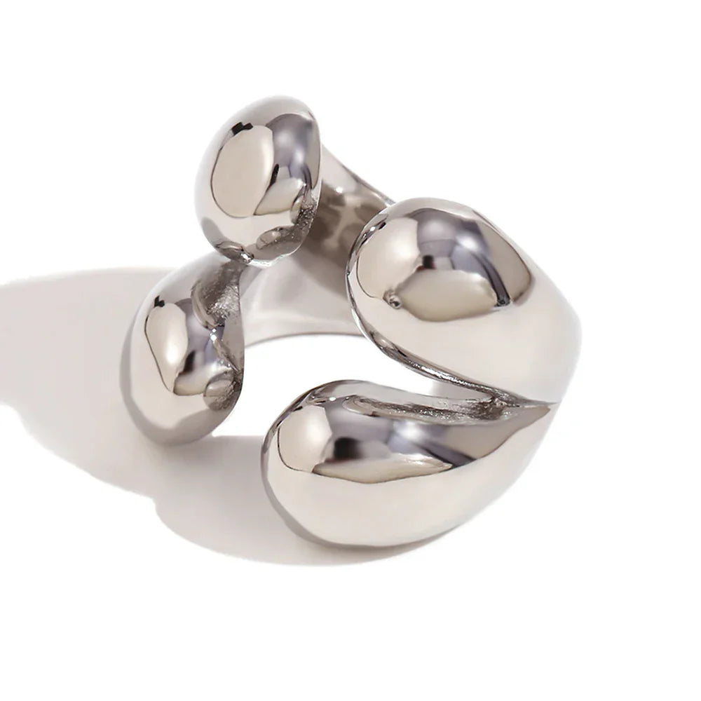 Luxuriöser Statement-Ring aus 18-karätigem Gold in Tropfenform