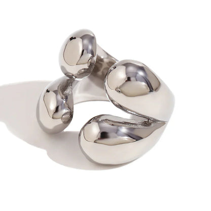 Luxuriöser Statement-Ring aus 18-karätigem Gold in Tropfenform