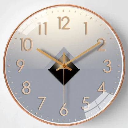 Leise traditionelle Wanduhr