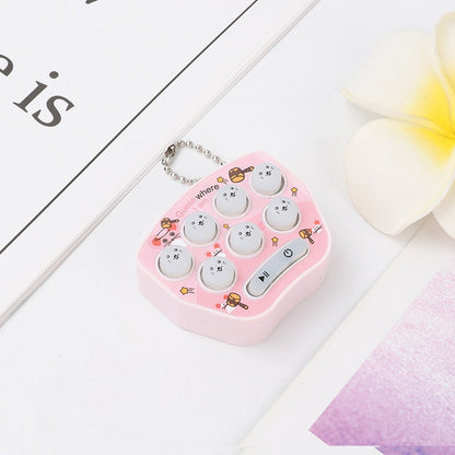 Lustiges kleines Whack-a-Mole-Schlüsselanhängerspiel