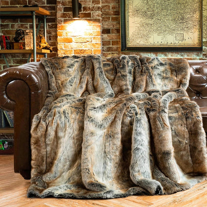 Plüschige Kuscheldecke aus Kunstfell, weich und gemütlich