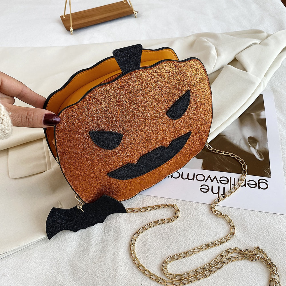 Kleine, niedliche orangefarbene Schultertasche