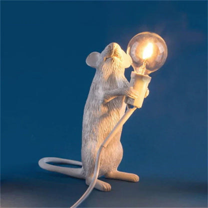 Dunkle Tier-Tischlampe