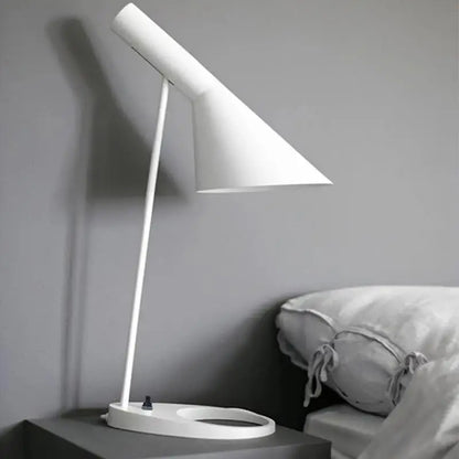 Moderne Schreibtischlampe aus Metall