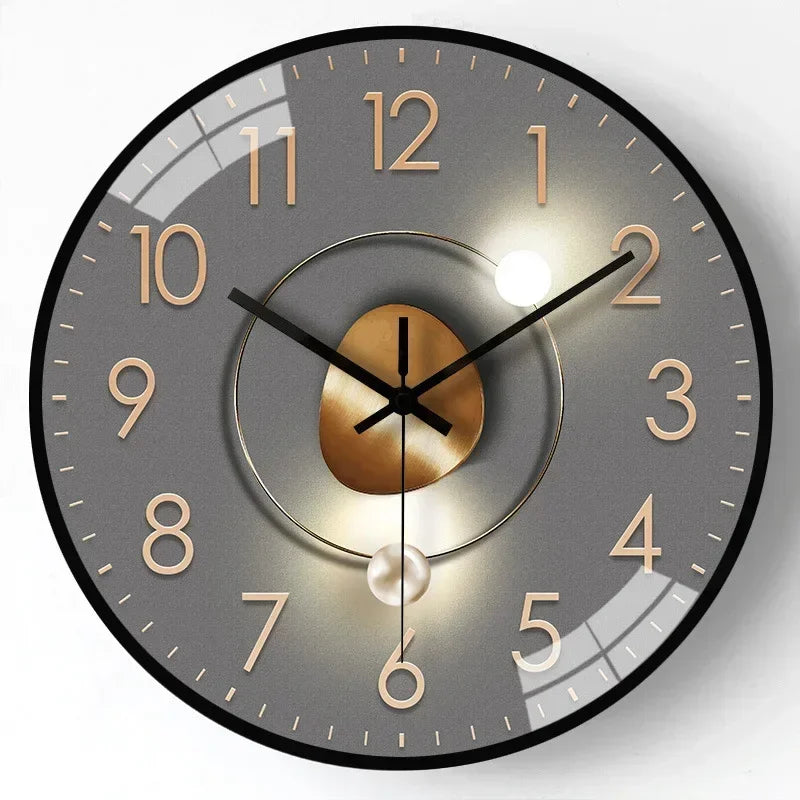 Leise traditionelle Wanduhr