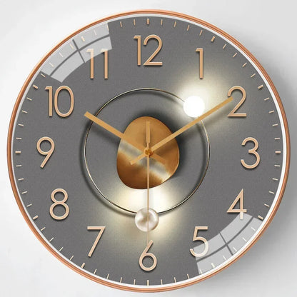 Leise traditionelle Wanduhr
