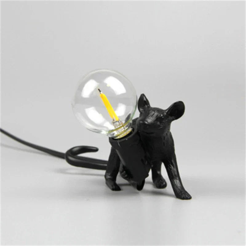Dunkle Tier-Tischlampe
