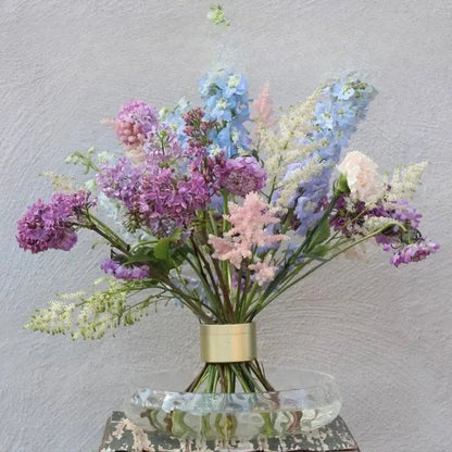 Schöne Blumenvase für frische Blumenarrangements
