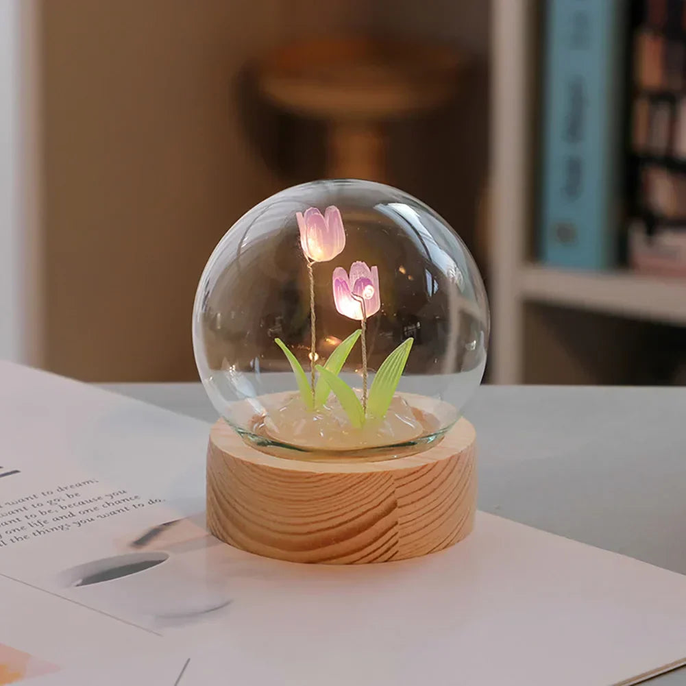 Schöne Schreibtischlampe mit Blumenmuster