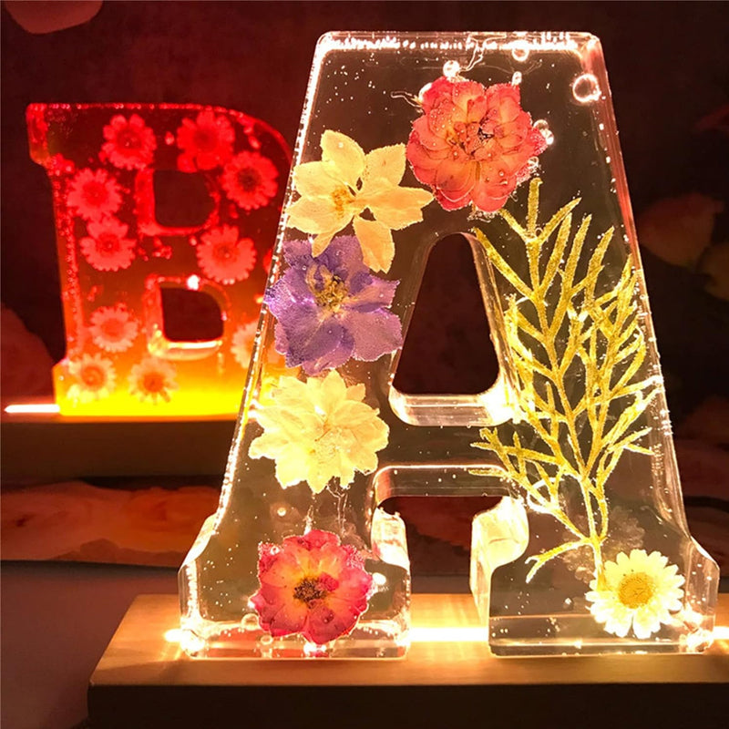 Hübsche Tischlampe mit Blumengirlande