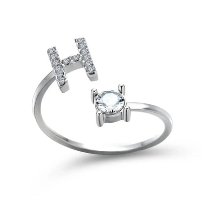 Personalisierter, zarter Diamantring mit Initialen