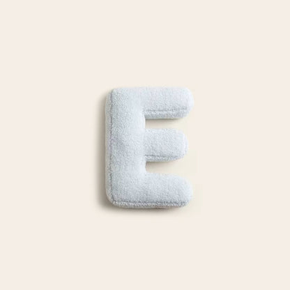 Buntes Alphabet-Kissen als Dekoration