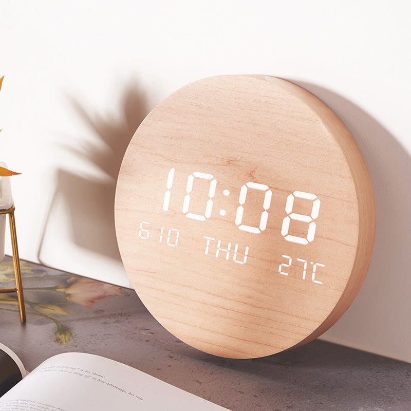 Rustikale LED-Wanduhr aus Holz mit Temperaturanzeige