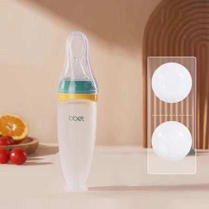 Babyflasche mit weichem Löffel