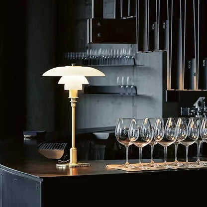 LED-Schreibtischlampe im nordischen Stil